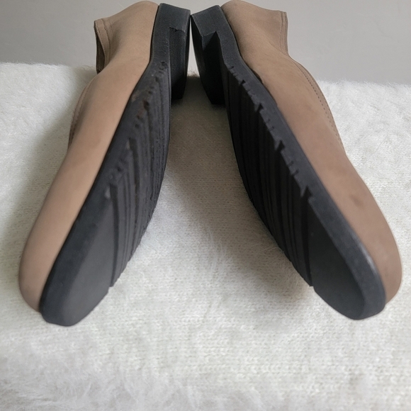 Salvatore Ferragamo Tan Slip On Shoes Flats Size 8.5 Soft Suede Round Toe - Picture 5 of 11